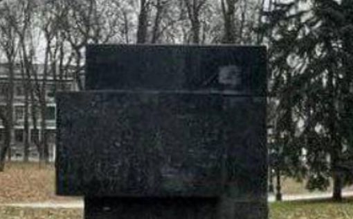 В Киеве снесен памятник участникам Январского восстания: фото
