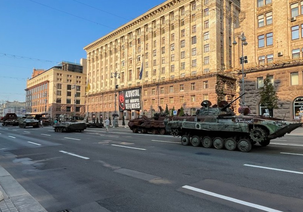 Киев готовится к "параду" уничтоженной техники РФ. Фото