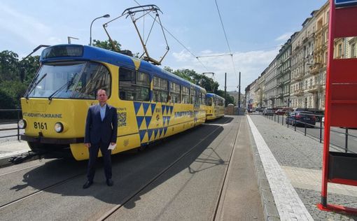 В Праге начал курсировать желто-голубой трамвай. Фото | Фото: Embassy of Ukraine in Prague