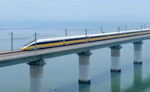 Китайский поезд развил скорость 453 км/ч во время тестового испытания – видео