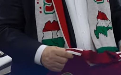 Орбан попал в скандал из-за шарфа