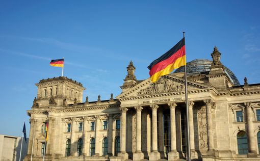 В Германии готовы ввести локдаун для непривитых