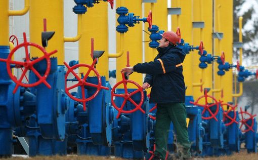 Газпром демонтирует трубы, по которым газ идет в Украину