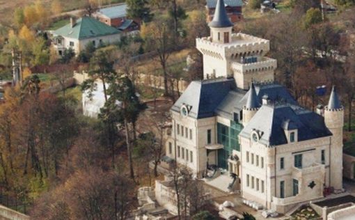 Замок Аллы Пугачевой в селе Грязь вызвал новую шумиху