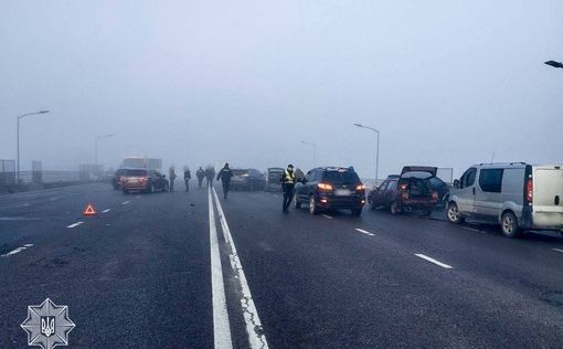 Масштабна ДТП у Львові - на мосту зіткнулися 27 машин. Відео