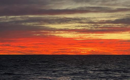 Закат солнца в Атлантическом океане: поразительные фото