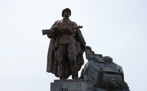 Президент Эстонии отклонил поправки, упрощающие снос советских памятников