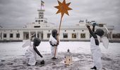 Малышей-символов Киева переодели к Рождеству. Фото | Фото 1