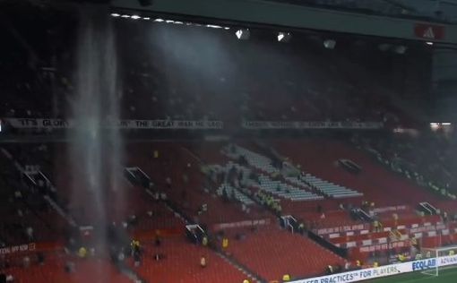 Справжні водоспади на стадіоні "Манчестер Юнайтед"