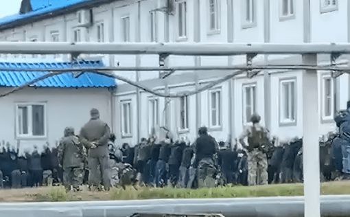 В России группа людей с оружием захватили нефтекомпанию – видео