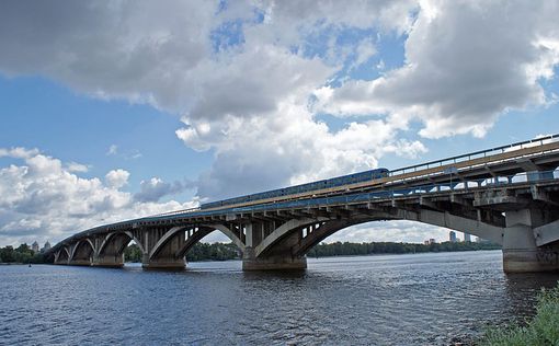 В Киеве впервые за 65 лет отремонтируют мост Метро