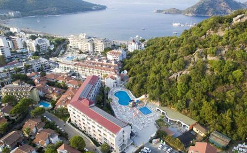 Скандал у Туреччині: Усіх гостей вигнали з готелю й опечатали його