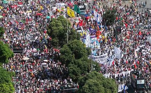 В Бразилии прошли крупнейшие за пандемию массовые протесты