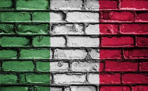 Скандал в Италии: Мелони назначила замминистра, забавлявшегося свастикой