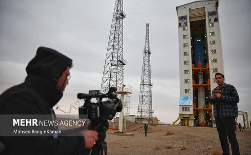 Іран: перший запуск 3 супутників за допомогою однієї ракети-носія