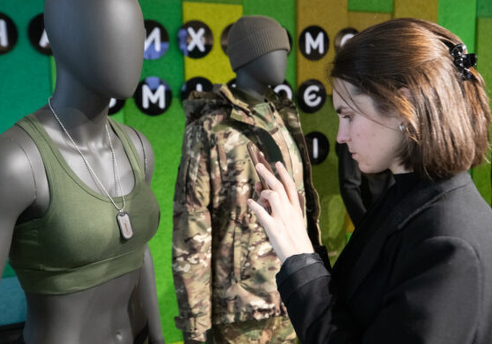 Безбарьерность и Arm Women Now: военная форма для женщин