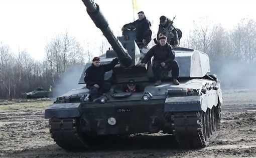 Министр Резников погонял на танке Challenger