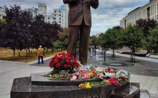 QR-коди на пам'ятнику Кобзону вели в наркошоп