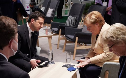 Зеленский с Меркель обсудили Донбасс