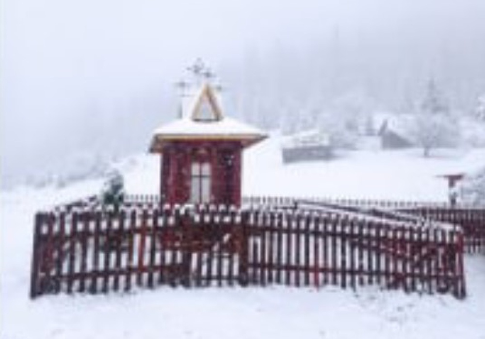 У календарі - весна, а в Карпати повернулася зима. Фото