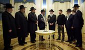 Президент і єврейське духовенство України запалили ханукальні свічки. Фото | Фото 10