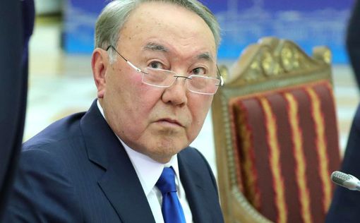 Назарбаев переводит казахский алфавит на латиницу
