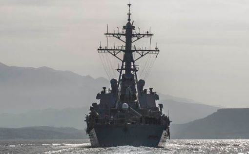 Ракетный эсминец США выдвинулся в Черное море
