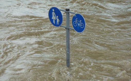 Дожди и наводнения в Британии привели к транспортному коллапсу