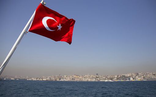 Турция ввела в эксплуатацию первый в мире корабль-носитель беспилотников