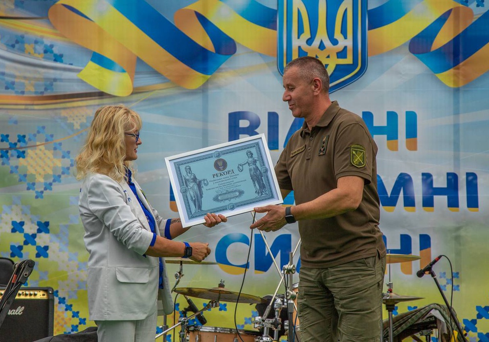 Карта Украины их маскировочных сеток попала в Книгу рекордов. Фото