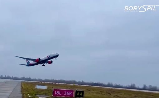 Из "Борисполя" вылетел пассажирский самолет