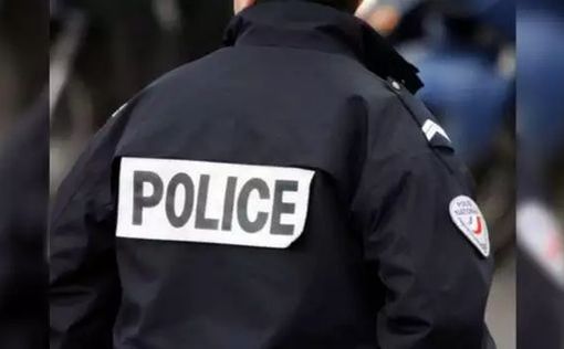 Паризька поліція застрелила чоловіка, який погрожував їм тесаком