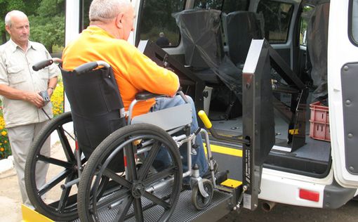 Чиновники нажились на автомобилях для инвалидов