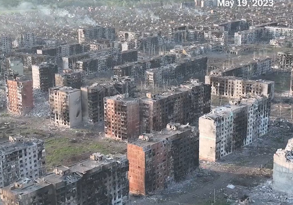 Бахмут "глазами" NYT: город уничтожен до основания. Фото, видео