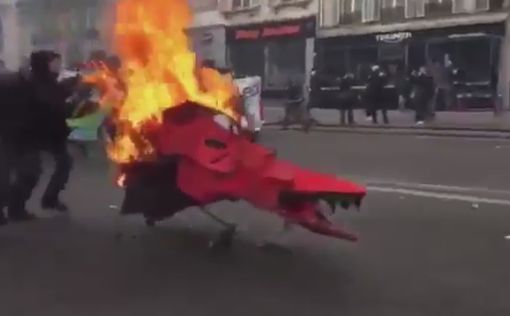 Первомай в Париже: полиция применила слезоточивый газ