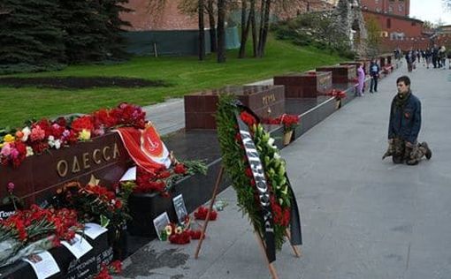 В Москве "наказали" Киев, лишив мемориал цветов (фото)