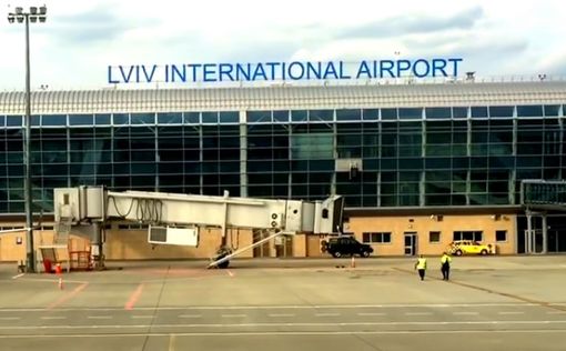 В аэропорту Львова ищут взрывчатку