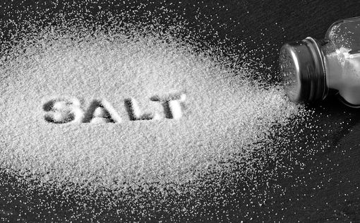 Паника в Китае: С полок магазинов исчезает соль