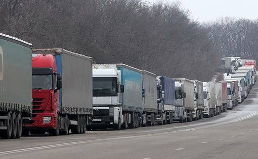 Рух на кордоні з Польщею заблоковано: близько 600 вантажівок у черзі