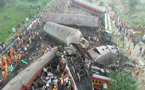 В Индии столкнулись два поезда: 11 человек погибли на месте