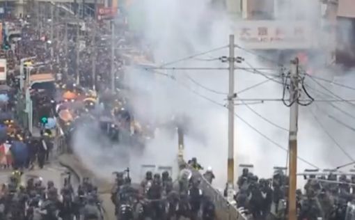 Полиция Китая начала снова применять слезоточивый газ