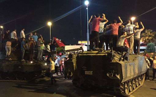 Военный переворот в Турции удалось остановить