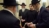 Президент і єврейське духовенство України запалили ханукальні свічки. Фото | Фото 1