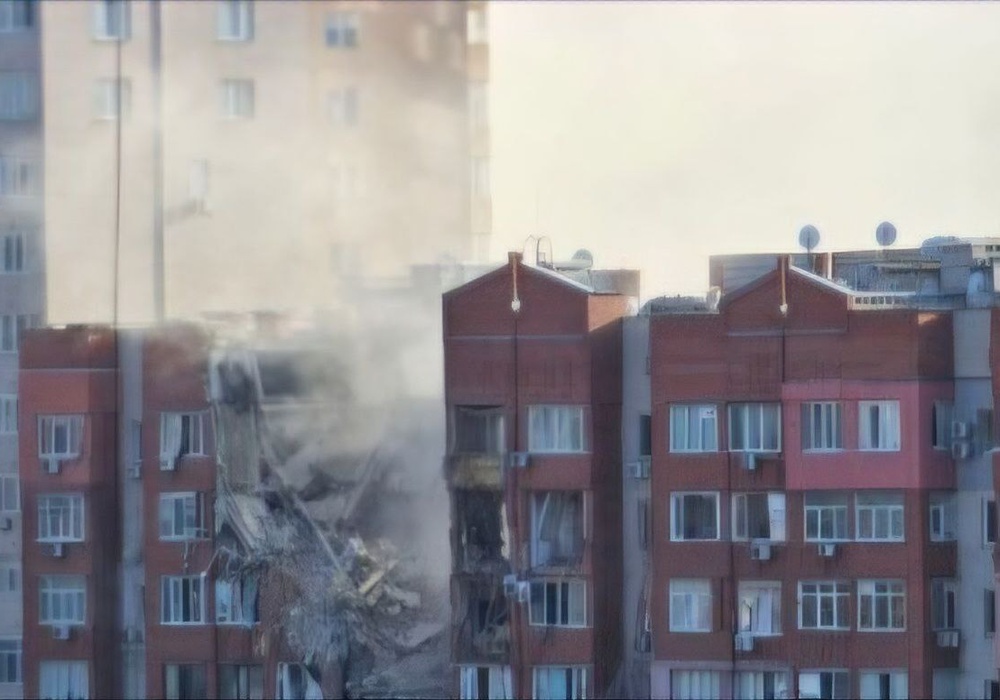 РФ вдарила ракетою по будинку в Дніпрі. Є загиблий, серед постраждалих - немовля
