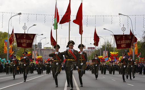 Лукашенко пригласил Зеленского на парад Победы в Минск