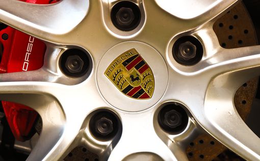 В заброшенном гараже американцы нашли уникальный Porsche – видео