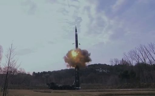 Кім Чен Ин поспостерігав за випробуваннями нової балістичної ракети