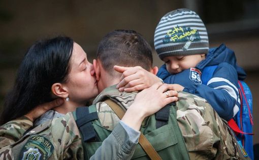 Принят законопроект о равных возможностях военнослужащих матери и отца