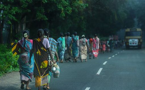 Индийские санитарки сорвали джекпот в 100 миллионов рупий