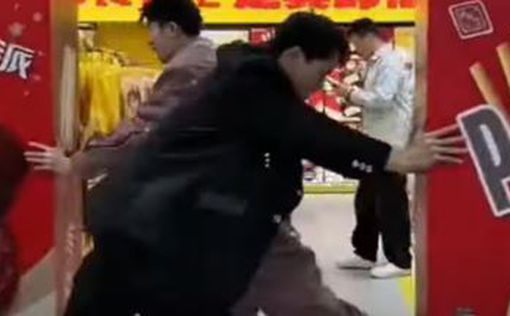 У Китаї відкрили магазин гігантських снеків: відео